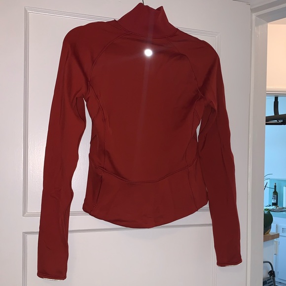 SOLD Lululemon Always Alert 1/2 ZIP (slightly cropped) - Picture 4 of 6